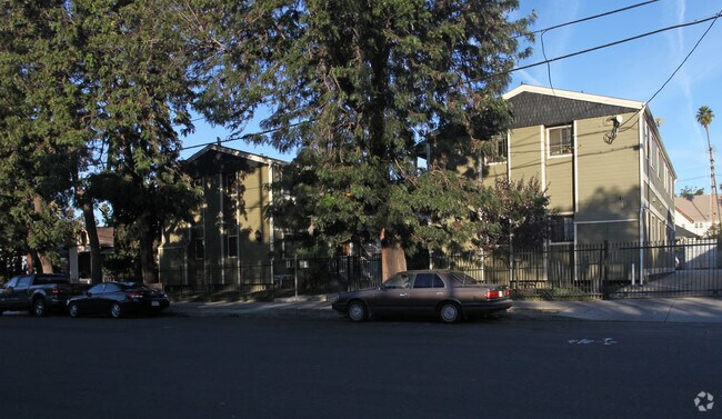 Primary Photo - 5817-5821 Piedmont Ave