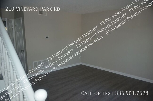 Building Photo - 210 Vineyard Park Rd