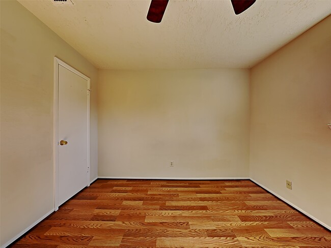 Building Photo - 16930 Barcelona Dr