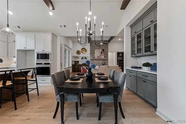 Building Photo - 5 Bed | 5 Bath House