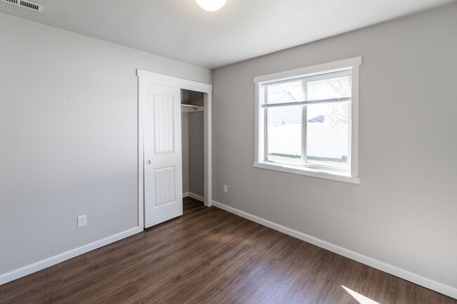 Building Photo - Charming 3 Bed, 2 Bath Home in Cheney – Op...