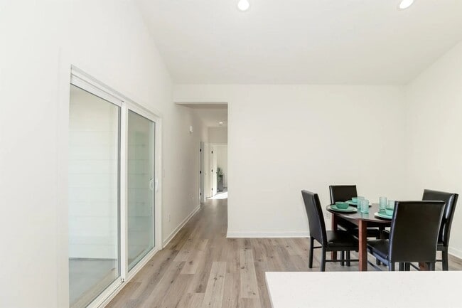 Building Photo - 5314-5316 Pinecrest