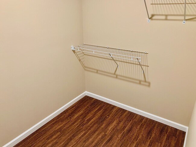 Building Photo - Duplex 2 Bedroom / 2Bath  Johnson City