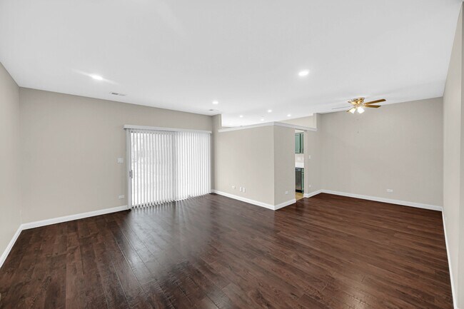 Building Photo - 1661 Commodore Ct