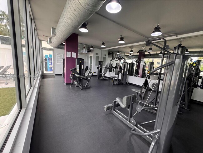 Building Photo - 100 Lincoln Rd