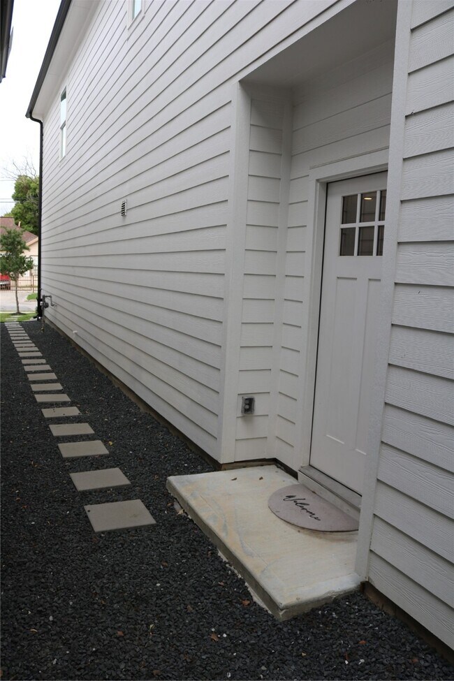 Building Photo - 4714 Fisk St