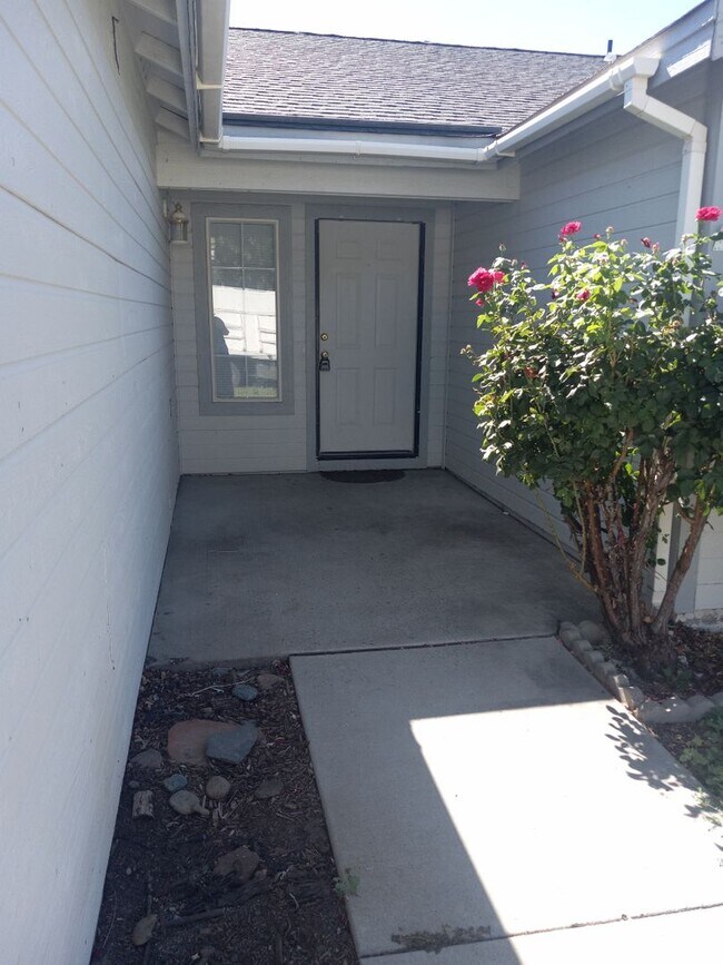 Building Photo - 546 Rawe Peak Dr