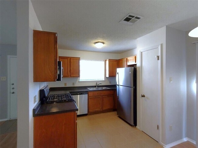 Building Photo - 12312 Dellrey Dr