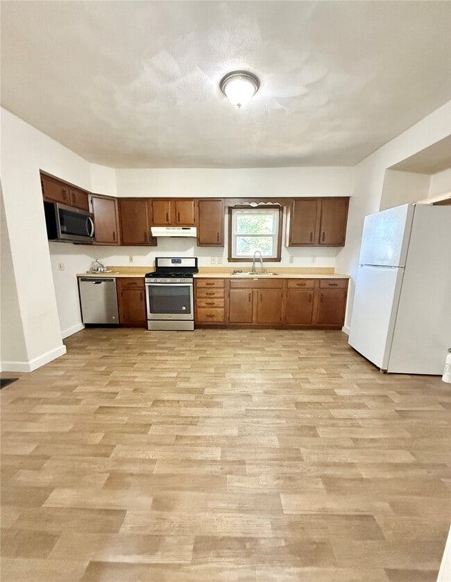 Building Photo - 115 S Lawn Ave