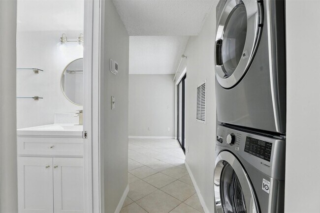 Building Photo - 3966 Atrium Dr