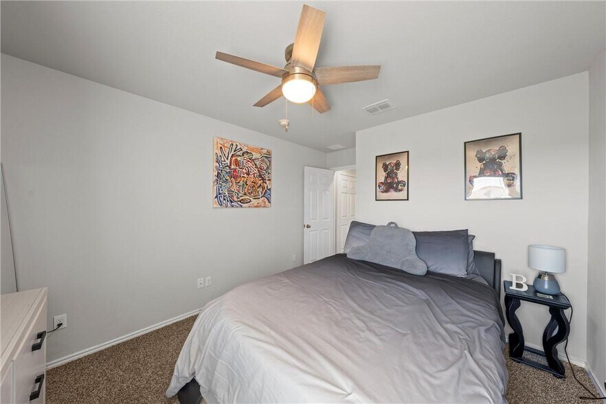 Building Photo - 7009 Llano Dr