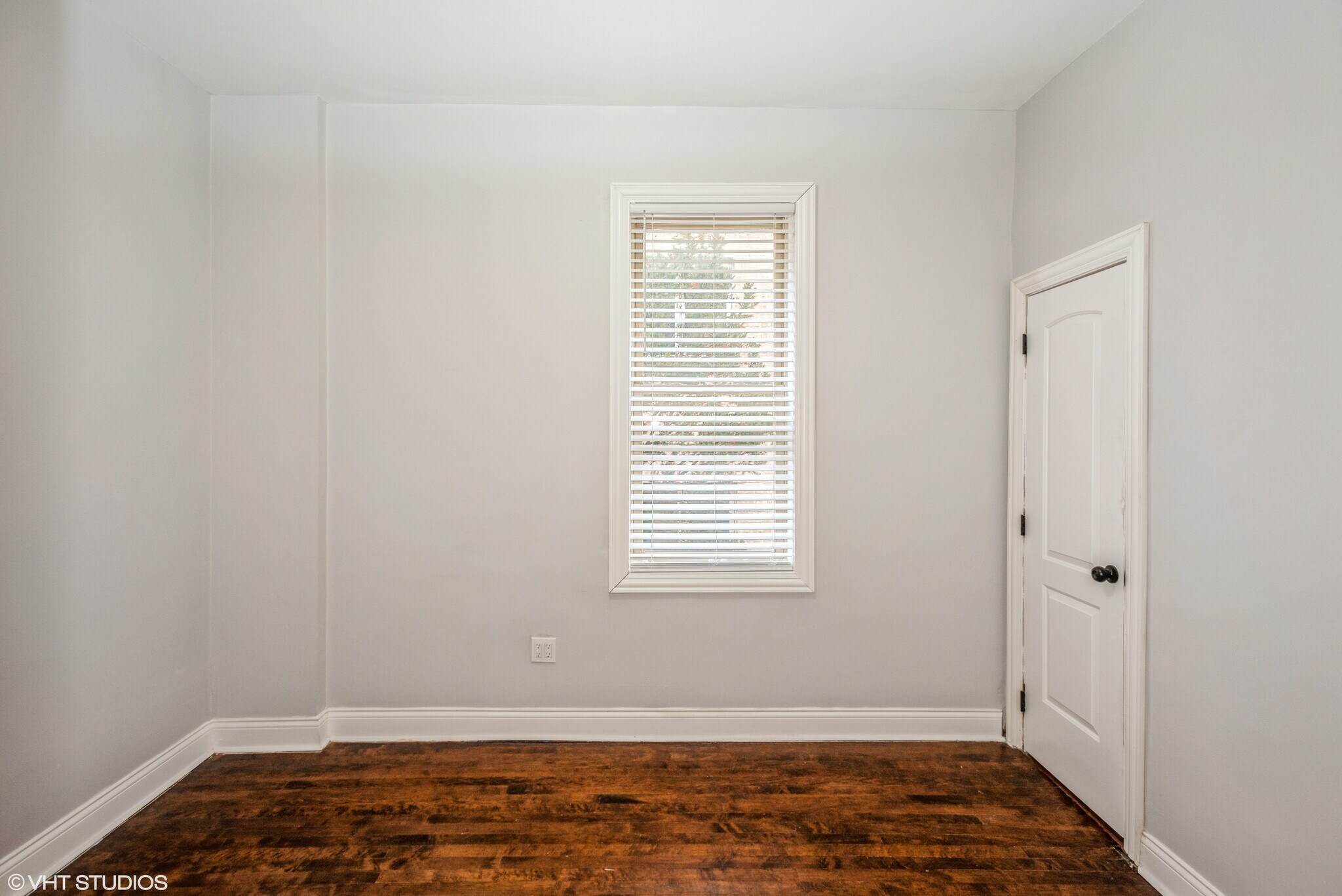 Bedroom - 6320 N Paulina St