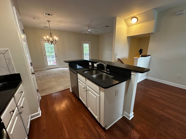 Building Photo - Market Common Townhome
