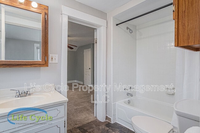 Building Photo - 1004 Chatham St NW