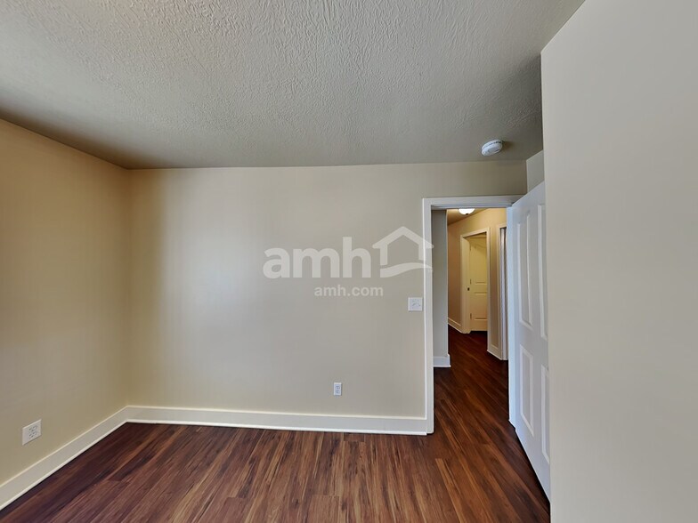 Building Photo - 617 S 375 W