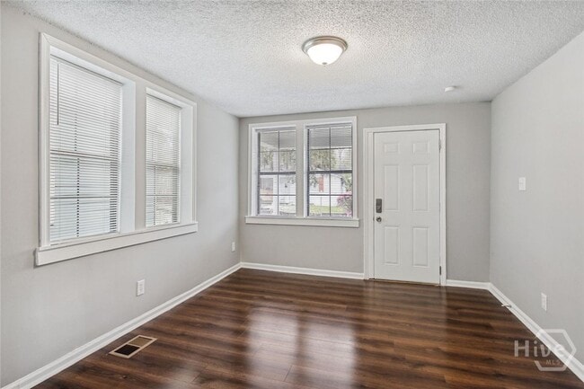 Building Photo - 1036 W 38th St