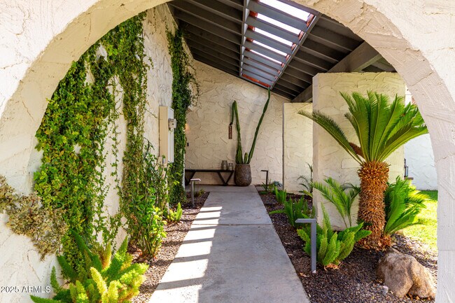 Building Photo - 5724 N Scottsdale Rd