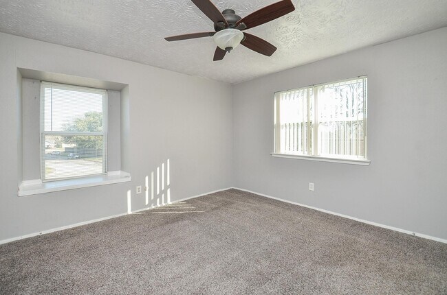 Building Photo - 18723 Lippizaner Dr