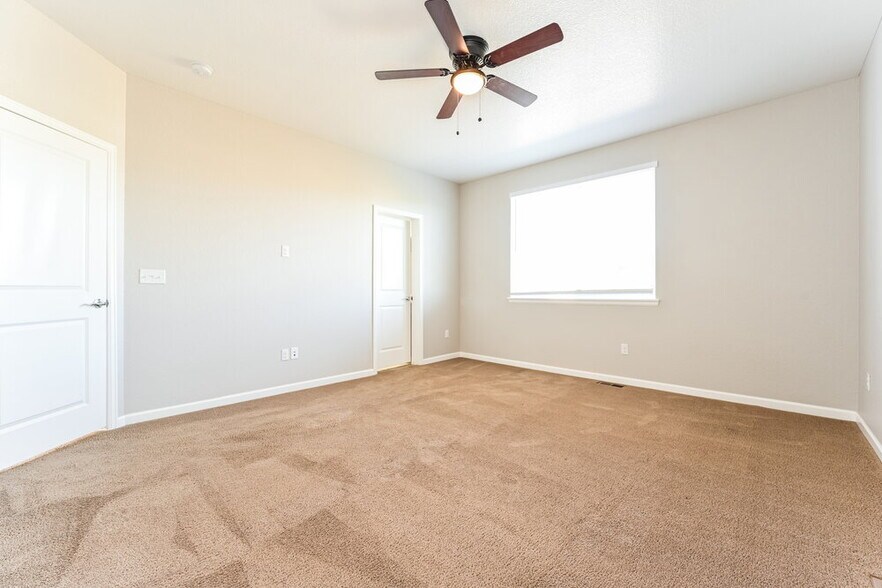 Building Photo - 2226 Summerhill Dr