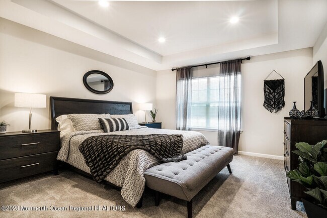 Building Photo - 1905 Stallion Cir E