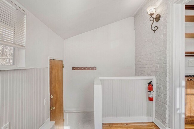 Building Photo - Wash Park Duplex Available Immediately