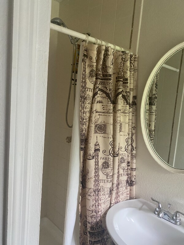 Building Photo - 2522 Stratford Dr