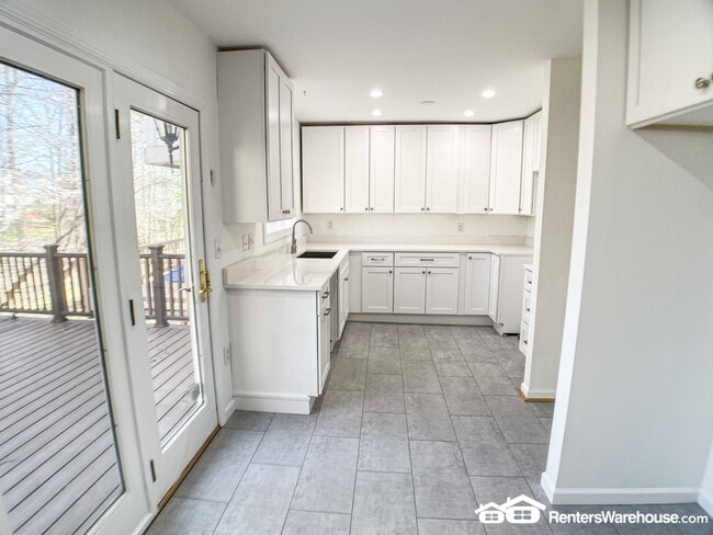 Building Photo - 13 Tivoli Lake Ct