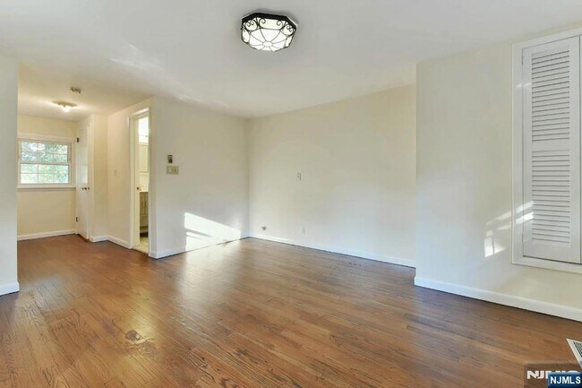 Building Photo - 4 Marconi St