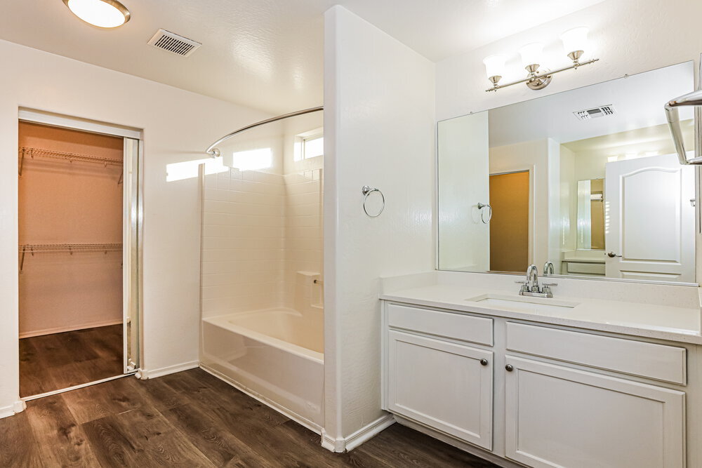 Building Photo - 10024 W Kingman St