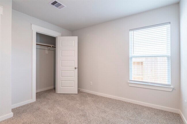 Building Photo - 4519 Pinehurst Trce Dr