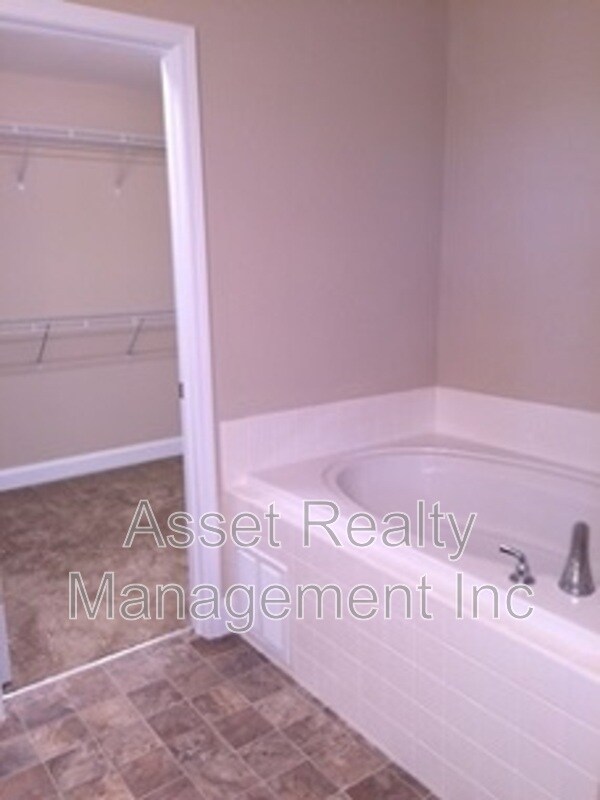 Building Photo - 6021 Loftis Creek Ln