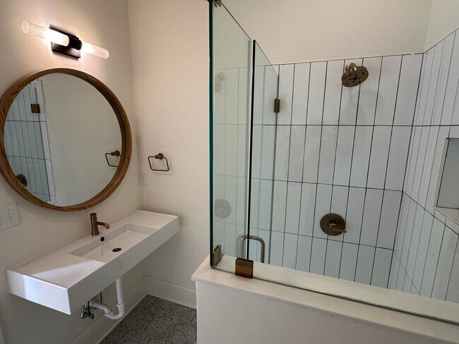 Building Photo - 307 W Main St