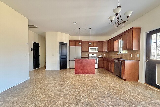 Building Photo - AVAILABLE NOW! (Small Pets Only)