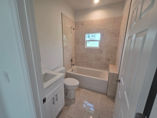Building Photo - BRAND NEW HOME-2/2/1