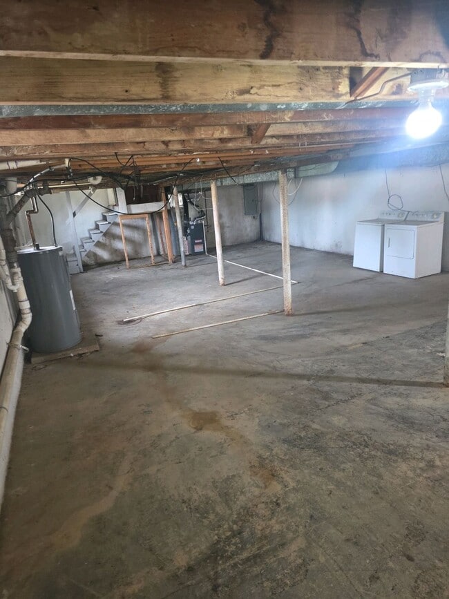 Building Photo - 7802 Columbine Dr