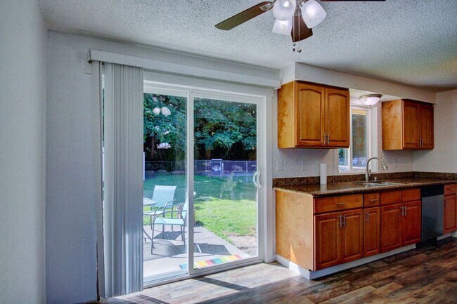 Building Photo - Wilson Duplex