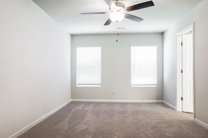 Building Photo - 2847 Saratoga Lake View