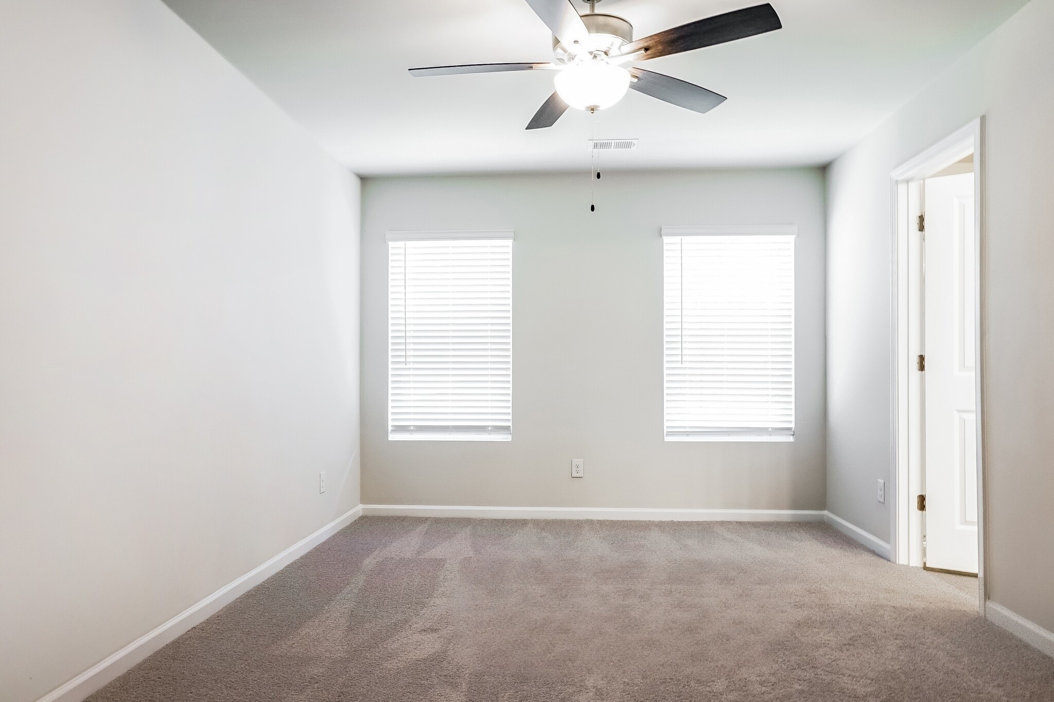 Building Photo - 2833 Saratoga Lake View