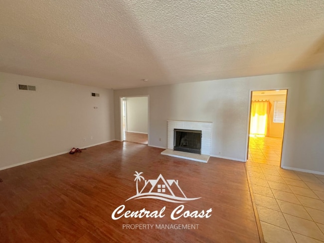 Building Photo - 0 W Camino Colegio