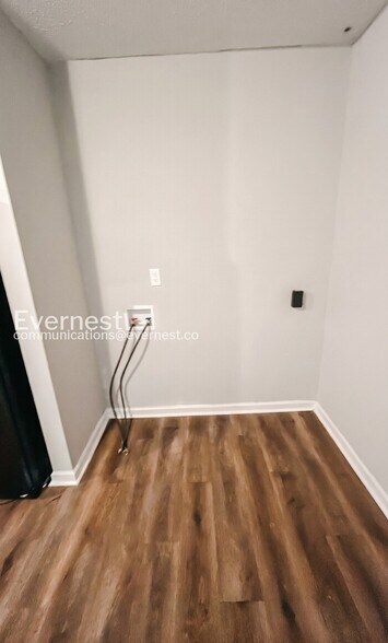Building Photo - 4435 Lincolndale Dr