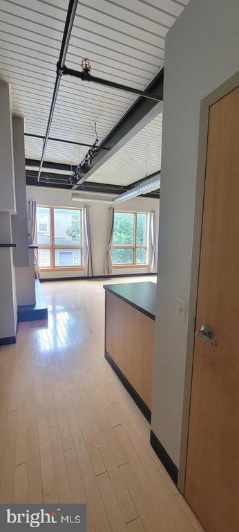 Building Photo - 75 Maple St