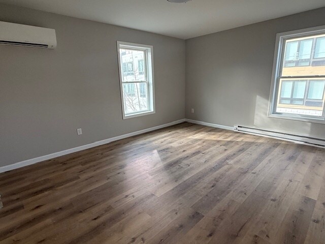 Building Photo - 1312 Grand St NE