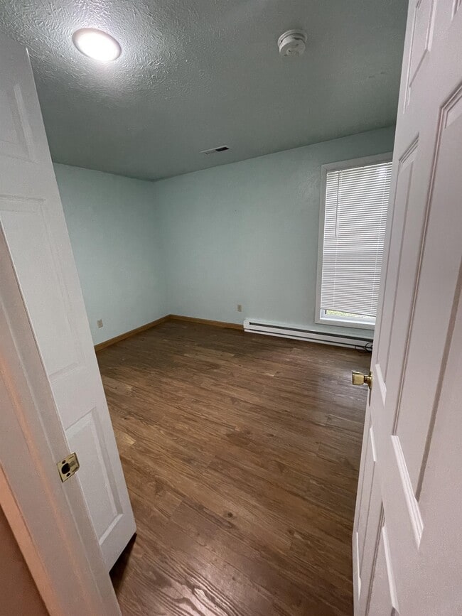 Building Photo - 385 Pheasant Pl