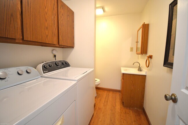 Building Photo - 246 Woodford Ave