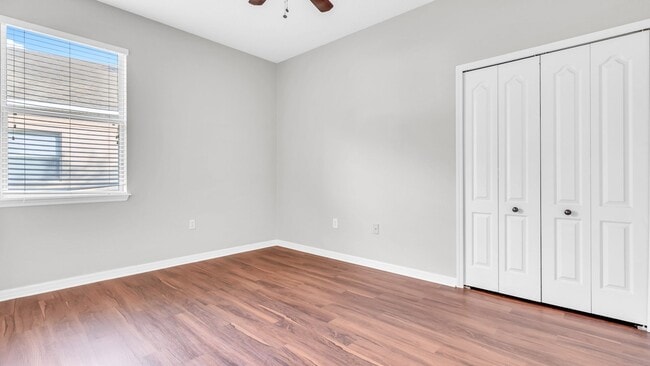 Building Photo - Beautiful 3BD/2BTH Home in Colony Lakes!