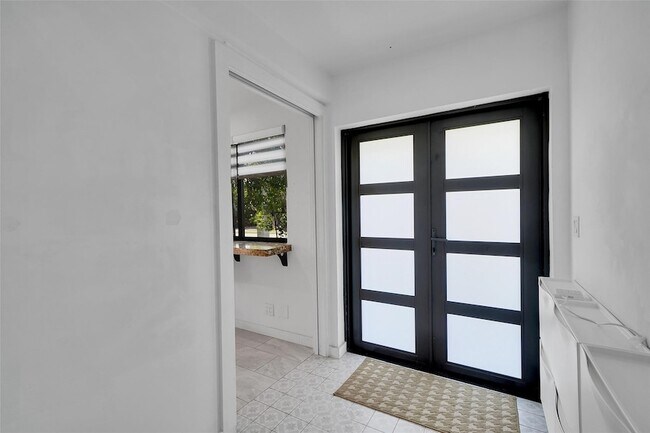 Building Photo - 1736 NW 38th St