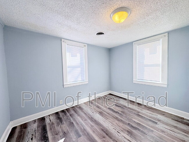 Building Photo - 317 Woodbury St