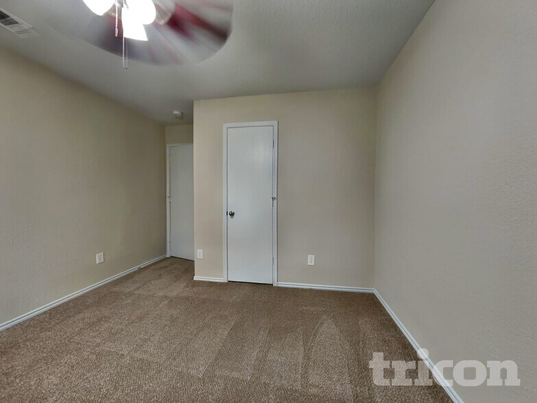 Building Photo - 5423 Sabine Ln