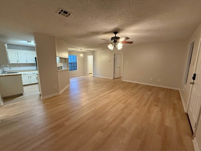 Building Photo - 311 E Jeff Davis Ave