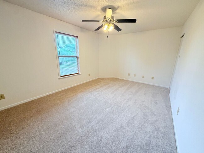 Building Photo - 1795 Feather Reed Ln